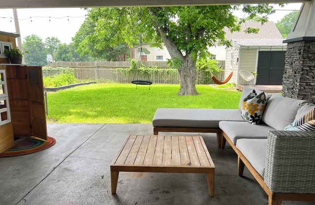 Family-friendly central Austin home w/ garden and chickens. Big back yard!