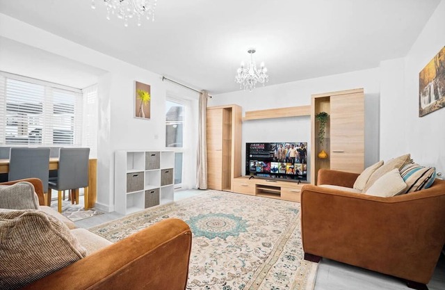 3 Bed Family House Solihull - By Airport - NEC