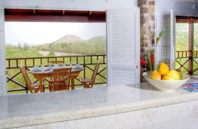 Bright & Beautiful 2 Bedroom Villa
