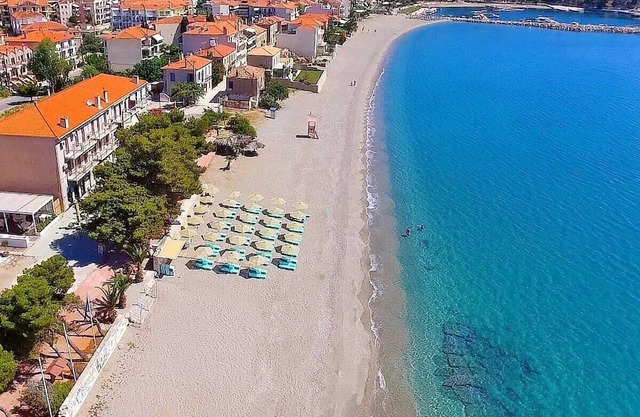 Beachfront Astros Villa - Dukes Seaside Haven