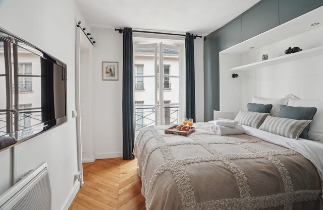 Chic 2BR near Louvre & Place Vendôme