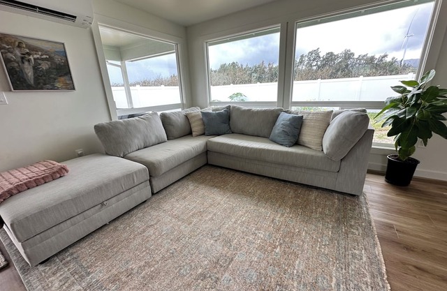 Modern North Shore Getaway 4 Bedroom Home - short walk to the beach