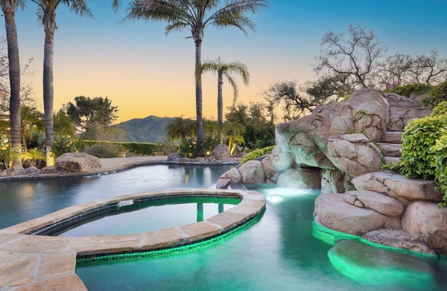 Le Grand Chateau by AvantStay | Stylish Estate w/ Pool, Sauna, & Views