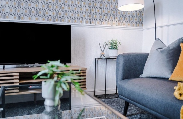 Beautiful House in Manchester Sleeps 7 with Wi-Fi