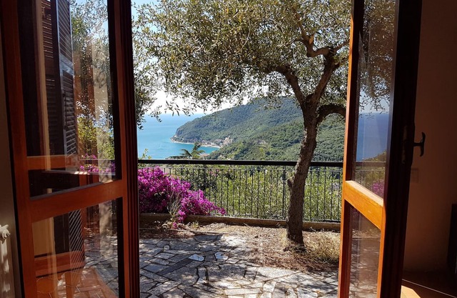 Holiday Home 'Villino Bougainvillea' with Sea View, Private Terrace and Wi-Fi