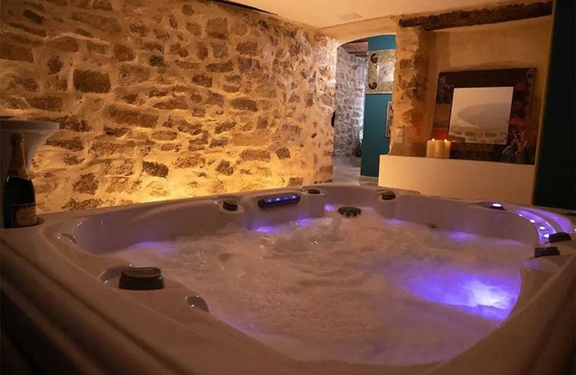 Homerez - Big house for 11 ppl. with terrace at Causses-et-Veyran