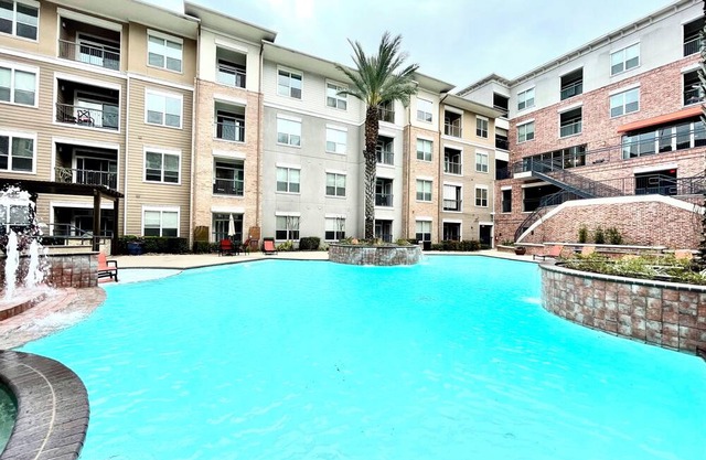 TX Med Center Stylish Cozy /pool/Gym/assigned parking/self check-in