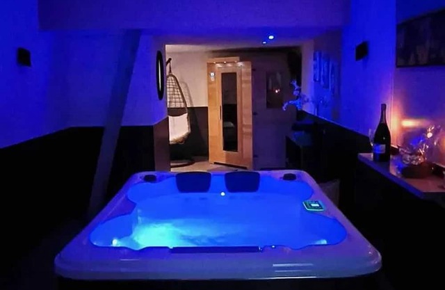 Homerez - Villa for 8 ppl. with swimming-pool, sauna, jacuzzi, spa and garden