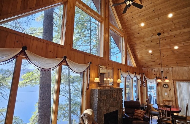 Schroon Lake Waterfront - Sleeps 10