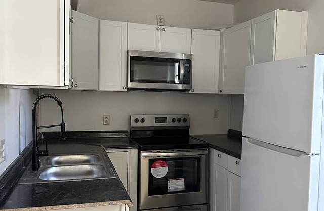 Cozy and comfortable guest suite close to Easton and Airport.