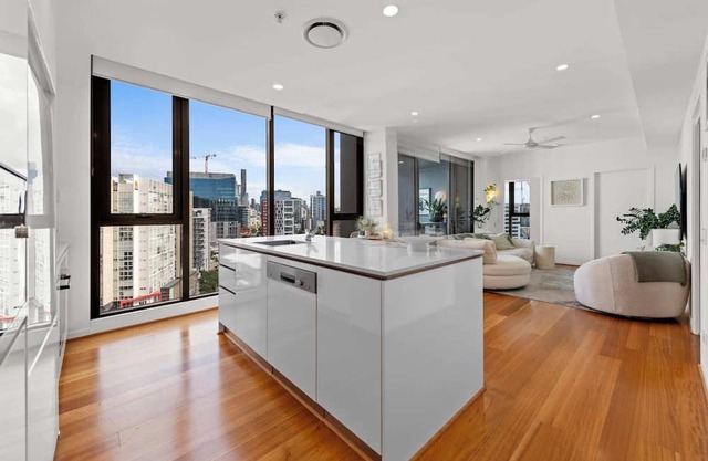 Modern Panoramic Luxury in Fortitude Valley