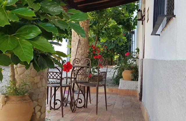 Holiday Home 'Casa El Horno' with Mountain View, Private Pool and Wi-Fi