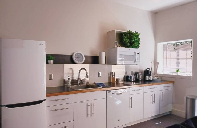 cozy queen hideaway is located in the historical down town Tucson area.
