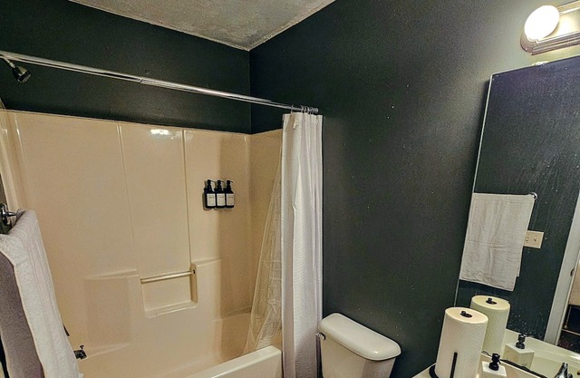Luxurious Townhome by Camp Lejeune/Mall