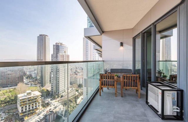 This apartment is a 2 bedroom(s), 1 bathrooms, located in Şişli, İstanbul.