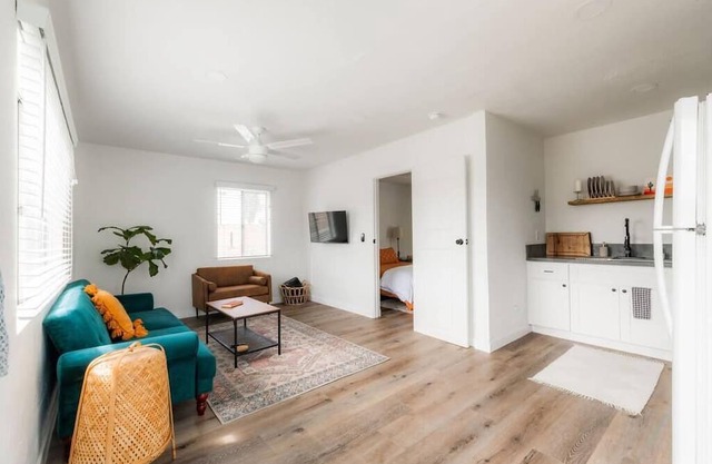 Hidden Gem 1 Bdrm Top Floor Condo