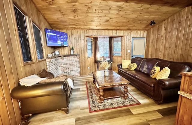 Cozy Bear Den Cabin In Campobello SC