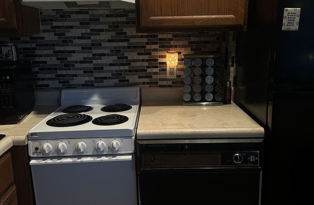 Condo in gated community-5mins from Lake Monroe- Graduation/spring break special