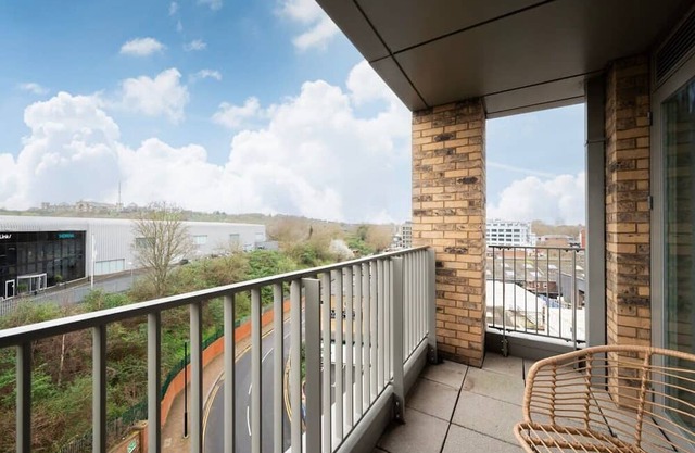 Chic 2BR Flat in Greater London