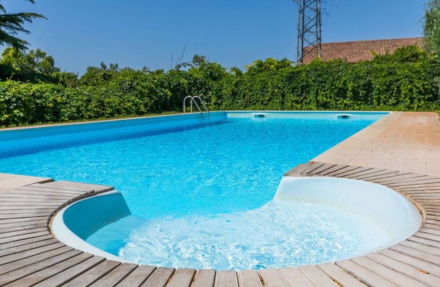 Lovely apartment for 6 people with pool, WIFI, patio, pets allowed and parking