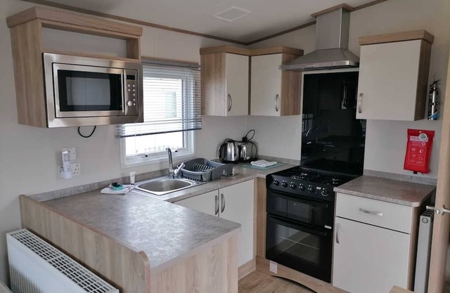 Ruby retreat - 2 bedroom with decking (D/F)