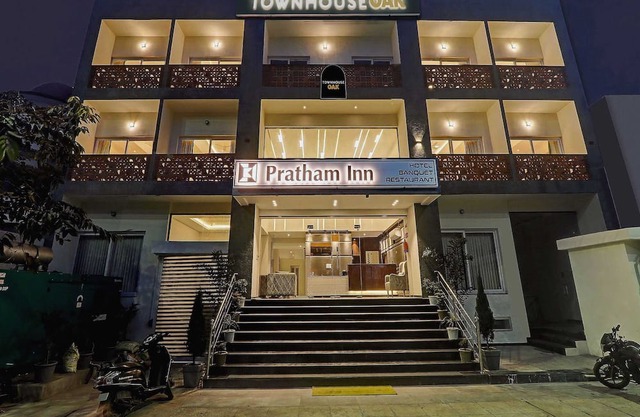 Townhouse OAK Pratham Inn