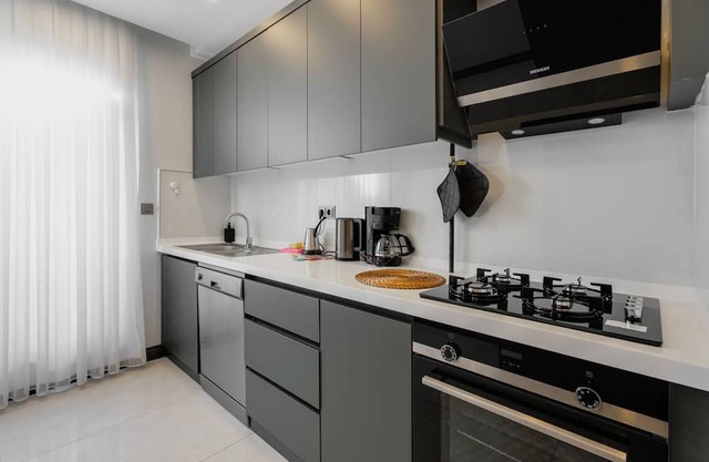 Central Flat w Balcony 5 min to Lara Beach