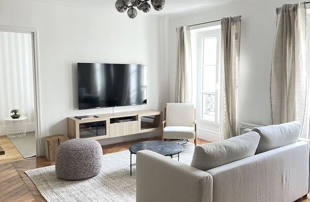 spacious apartment in the heart of Paris ideal for families or groups