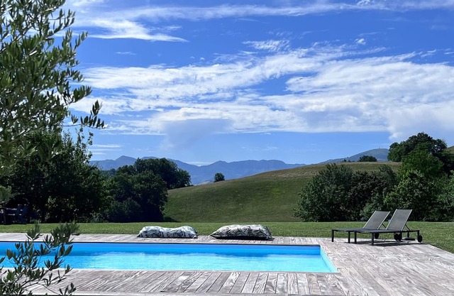 Apartment 'Maison Biscaya Appt 2 À 4 Pers' with Mountain View, Shared Pool and Wi-Fi