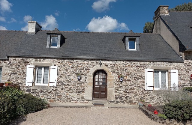 Holiday Home 'Gite De Kerroyal Ty - Anna' with Private Terrace and Wi-Fi