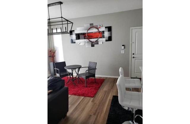 Upscale Home With Home Office - Non Smoking