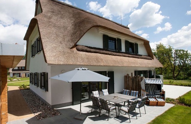 Holiday home with thatched roof Schröder