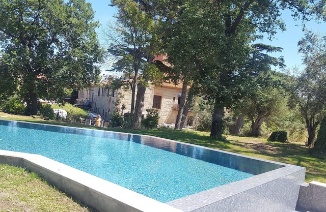 2-bedroom apartment in farmhouse with swimming pool