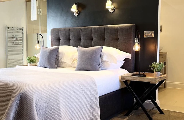 Luxury Barn Suite with Hot Tub - Dog Friendly