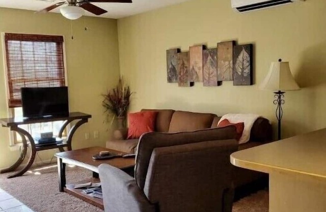 Peaceful place-Rogers King bed/garage parking!