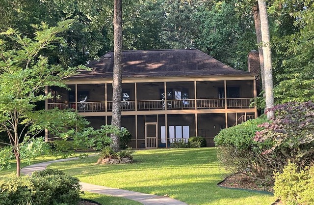 Casa del Lago on Lake Sinclair