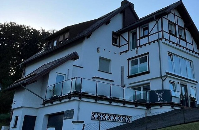 Wellness Appartement Eifelglück mit Blick auf die Pelmer Kasselburg