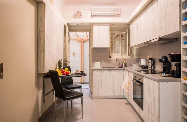 Fine homey & cosy apartment with patio near metro!