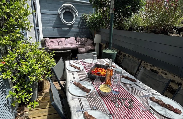 Proche des Sites Paris Jo24, Maison Calme, Barbecue et Salon de Jardin au Soleil