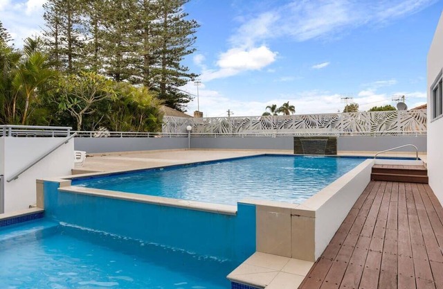 Ocean Breeze Penthouse - Rooftop Hot tub