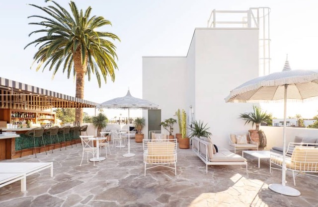 The Deluxe King at Silver Lake Pool and Inn, Pets Allowed, Outdoor Pool