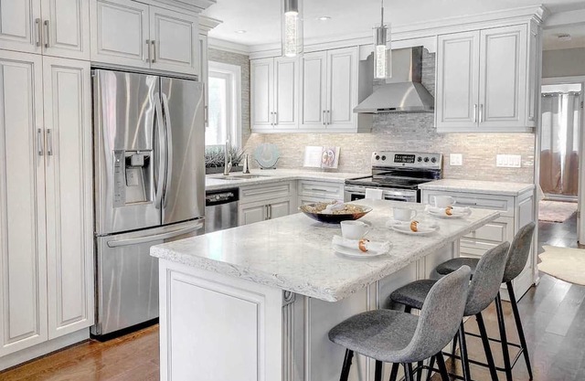 Family Oasis: 3 BEDROOM 2 BATHROOM Home+Garden+BBQ