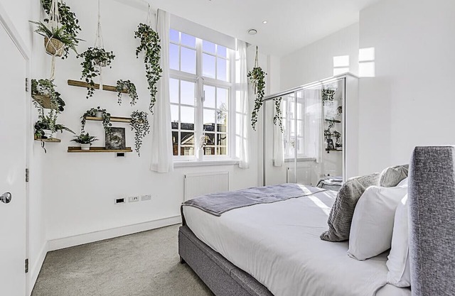 Vibrant 2-Bed Flat: Acton's Best Stay!