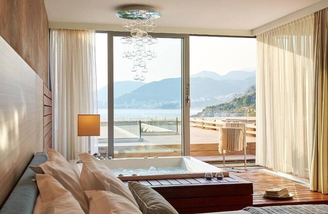 Luxurious 2BR Suite Great Terrace