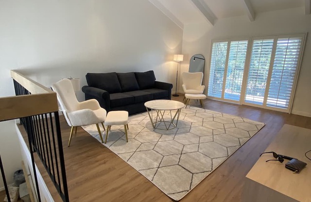 Perfectly located 2 bedroom condo. Minutes from everything.