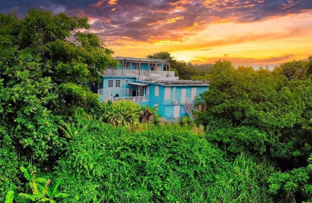 RG (Entire) · Large groups, Near El Yunque, 30% off Car Rental