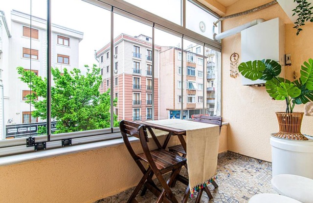 Newly Furnished Urban Flat Near Metro