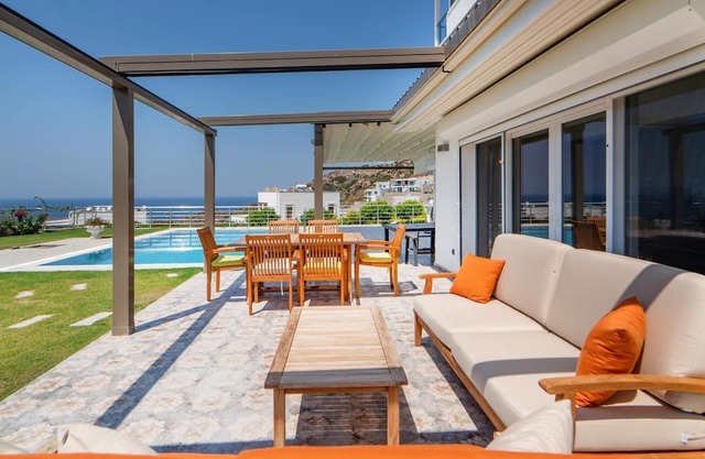 Villa w Pool Garden Patio 1 min to Beach in Bodrum