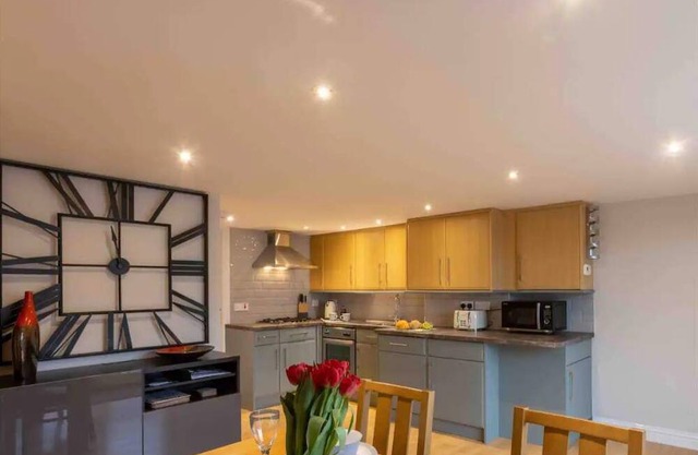 Middle Mews with Exclusive free Spa Facilities