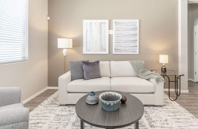 Modern Apartment in Prime Location (ID7319X89)